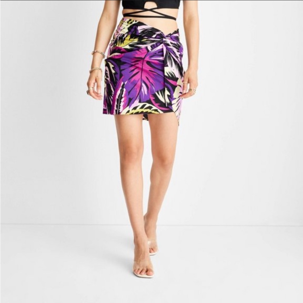 Women's Botanical Mini Skirt -
Future Collective - Alani Noelle
Black/Purple